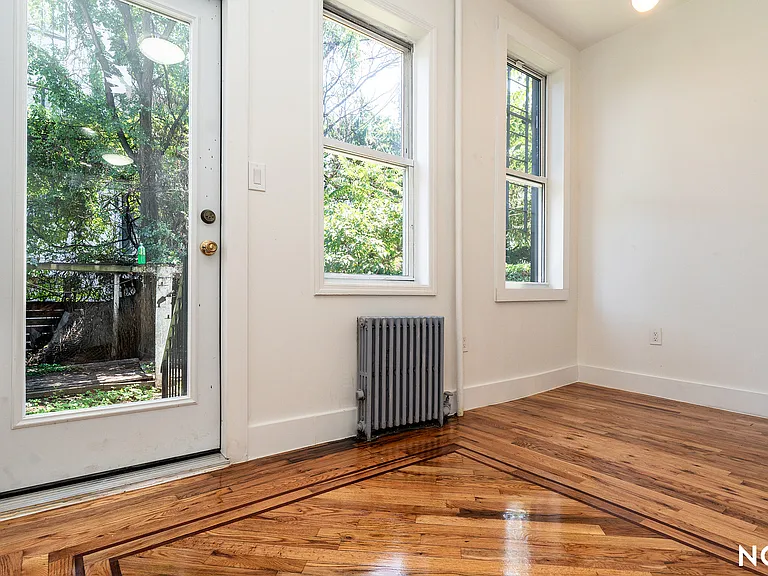 88 Menahan St #1L — Photo 17