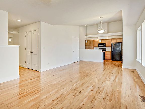 4th image of 4552 W Kendall St