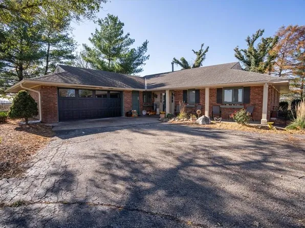 1821 E 1500th Rd, Lawrence, KS 66044