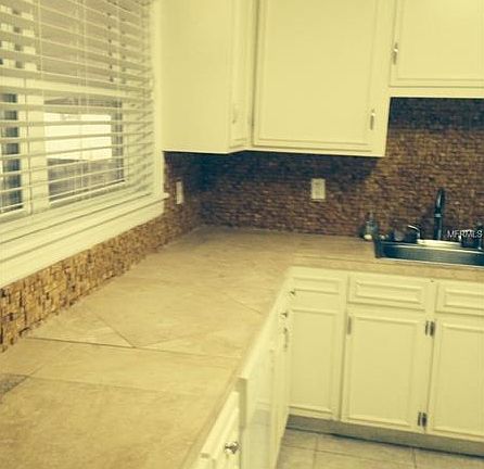 4th image of 818 W Woodlawn Ave