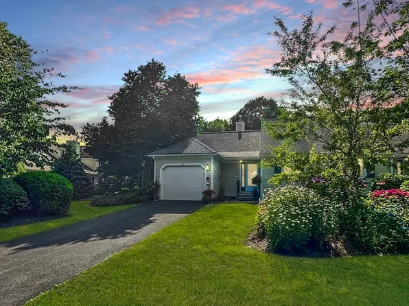 10 Upland Cir Unit 10, Mashpee, MA 02649