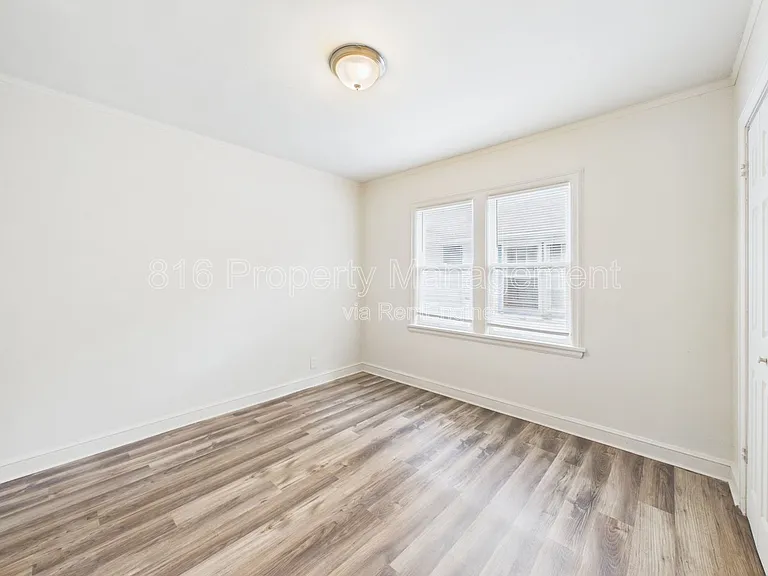 5100 Brooklyn Ave — Photo 19