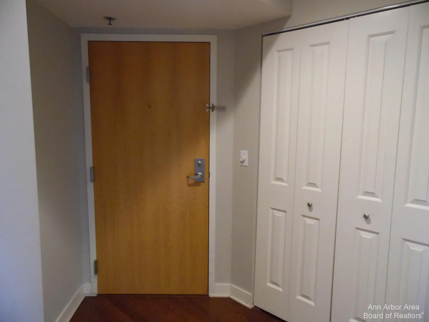 2 bed, 2.0 bath, 1241 sqft, $4,000 — Photo 3