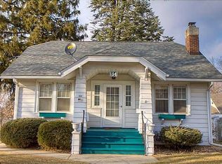 184 21st Ave SW, Cedar Rapids, IA 52404