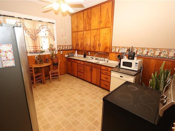 3rd image of 518 N Chestnut