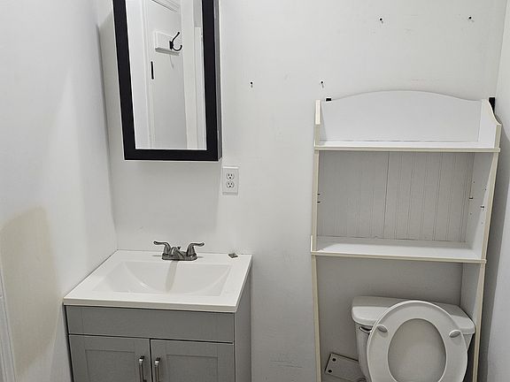 4th image of 303 Covington St #C