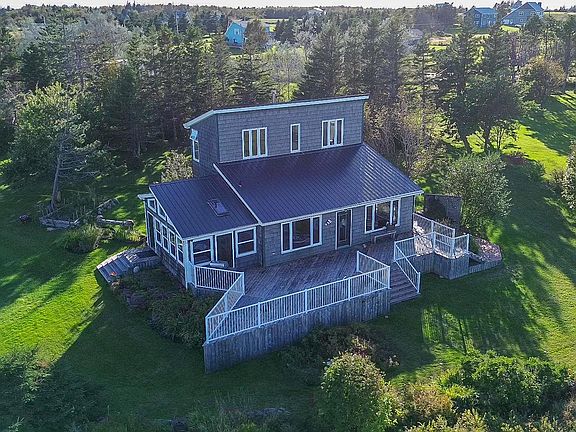 3rd image of 7 Bayside Cres