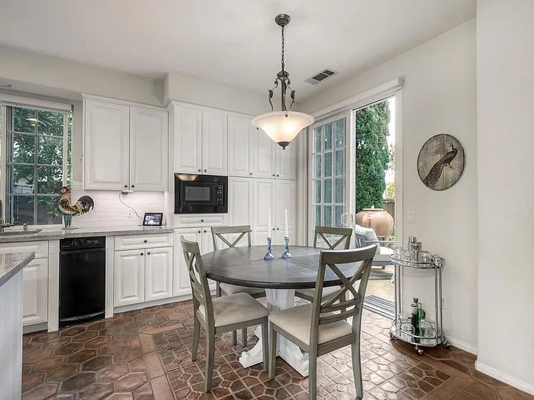 688 Cypress Hills Dr — Photo 8