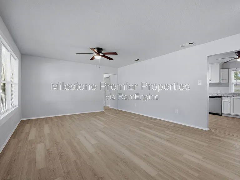 718 W Belden St — Photo 5