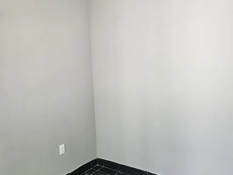 14 Hillside St — Photo 6