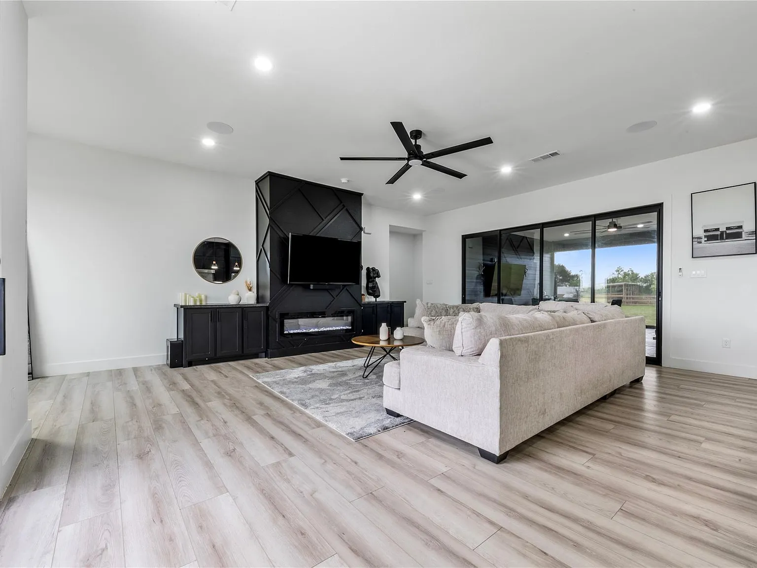 4 bed, 3.5 bath, $4,400 — Photo 3