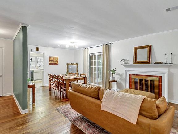 5th image of 321 Oxford Dr