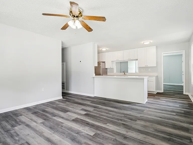 162 Hoover Dr — Photo 5