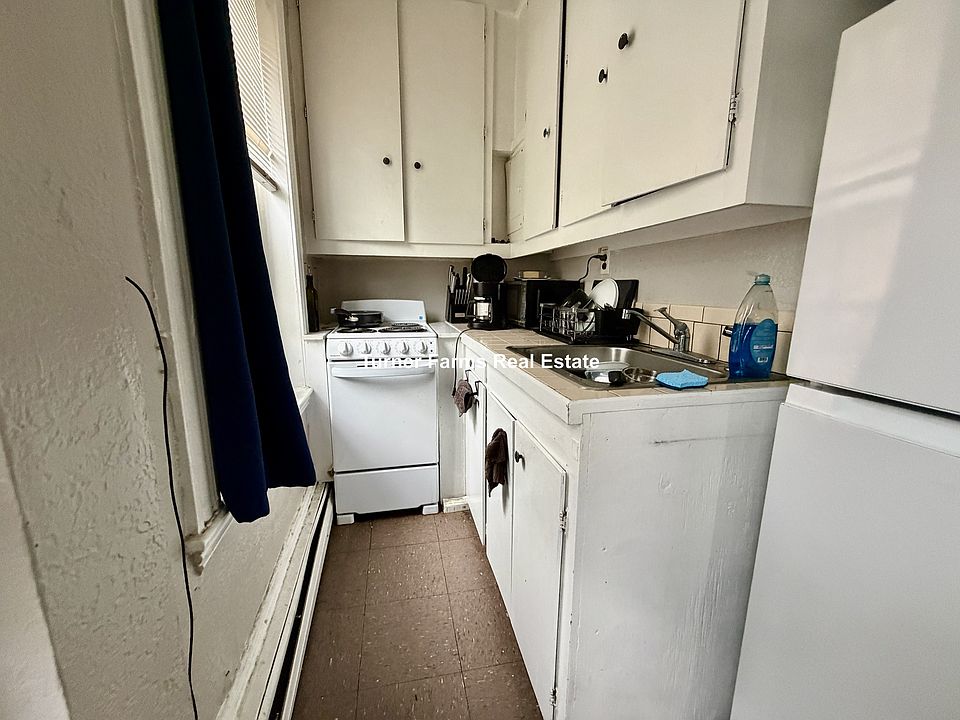 1st image of 41 Anderson St #1