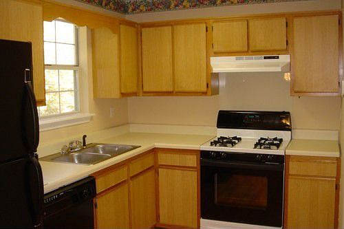 Kitchen - refrig., stove, dw