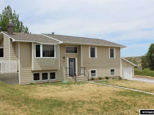 122 Cedar Ridge Dr, Thermopolis, WY 82443