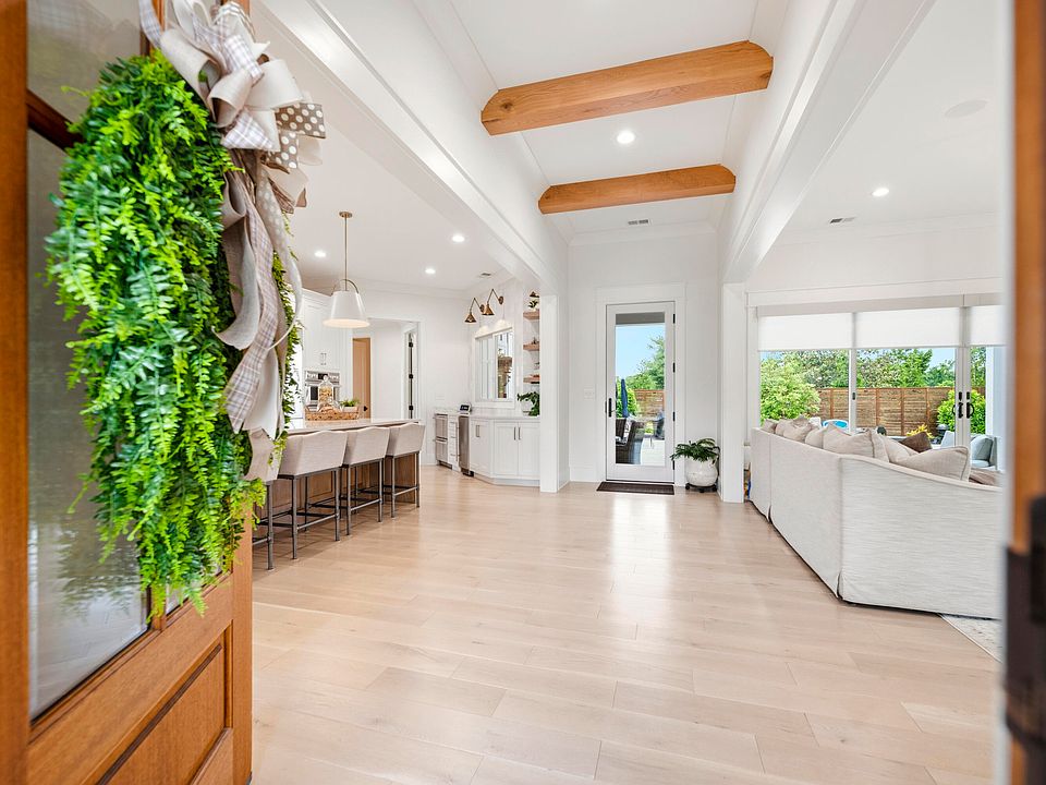 7th image of 101 Kensington Pl
