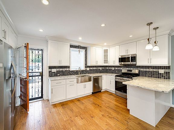 2nd image of 20-79 33rd St