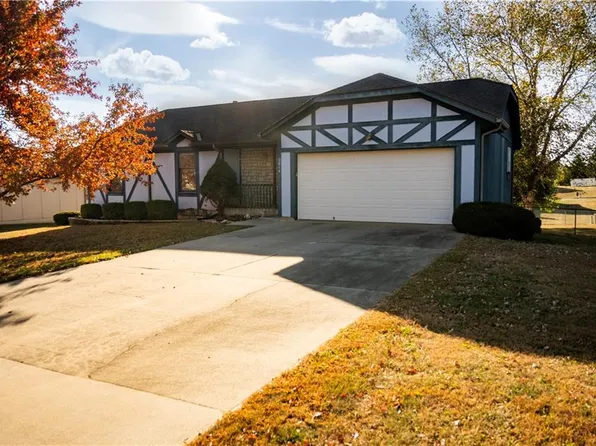 2618 N 157th St, Basehor, KS 66007