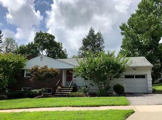 827 Glenside Ct W, Oradell, NJ 07649