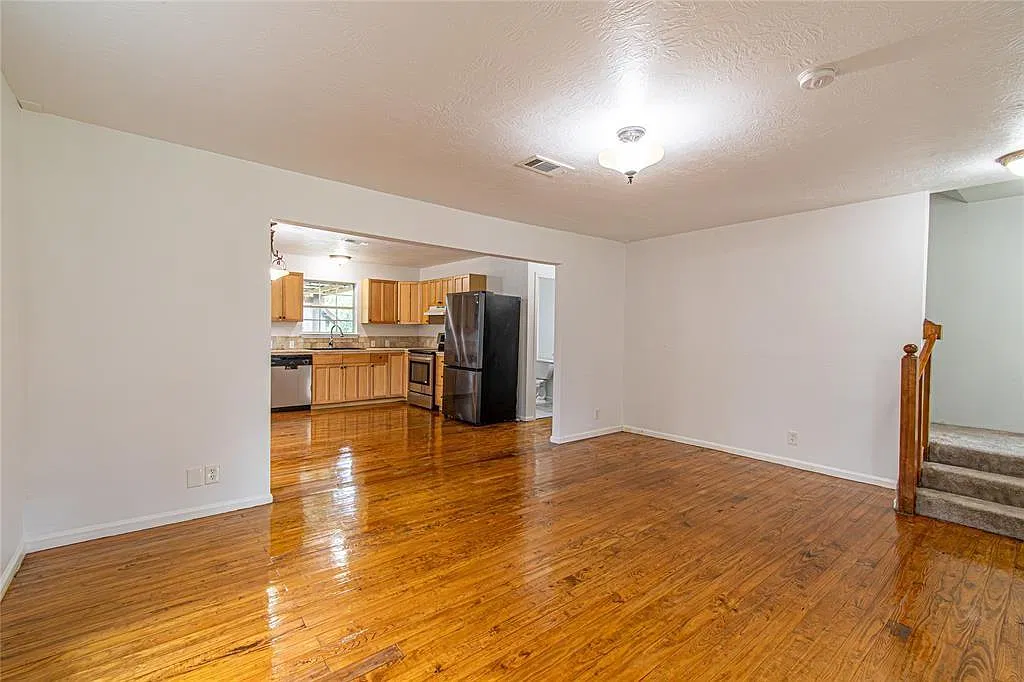 4 bed, 2.5 bath, 1624 sqft, $2,100 — Photo 4