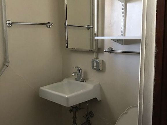 5th image of 1301 Windsor St Unit 206-N