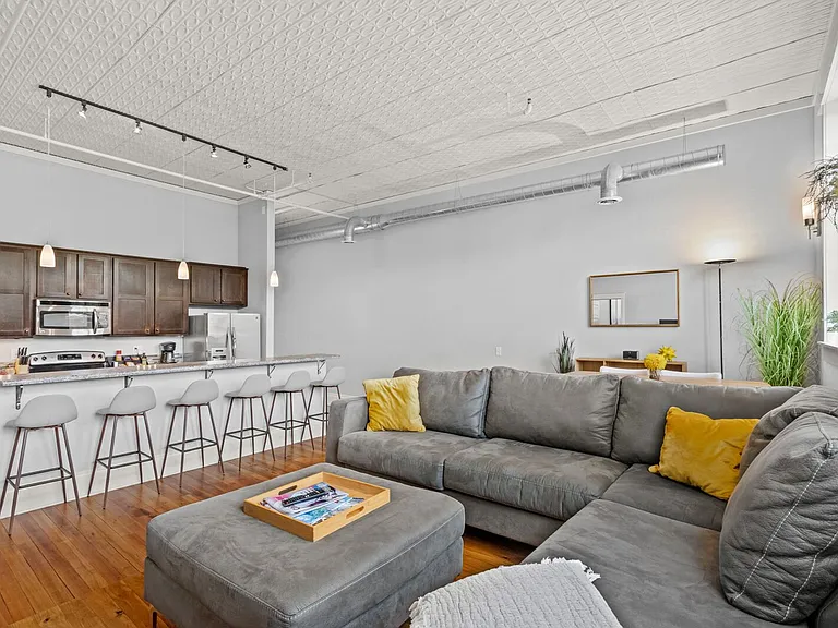 116 S Broadway St — Photo 14