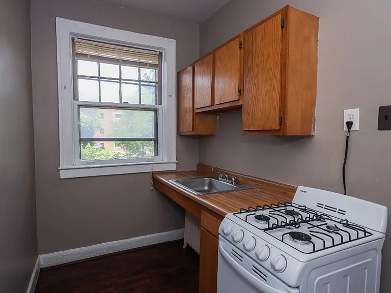 691 Seward — Photo 18