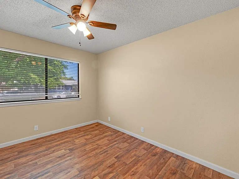 8338 Willow Tree Way — Photo 32