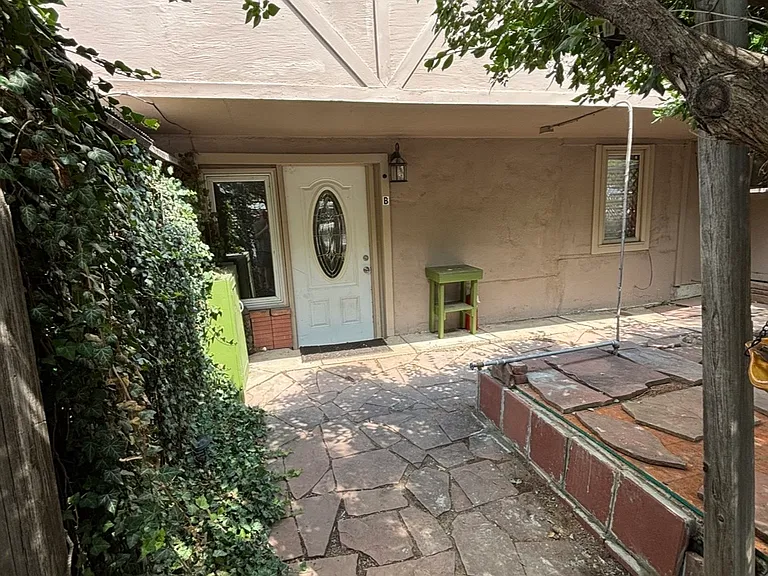 940 McIntyre St #B — Photo 1