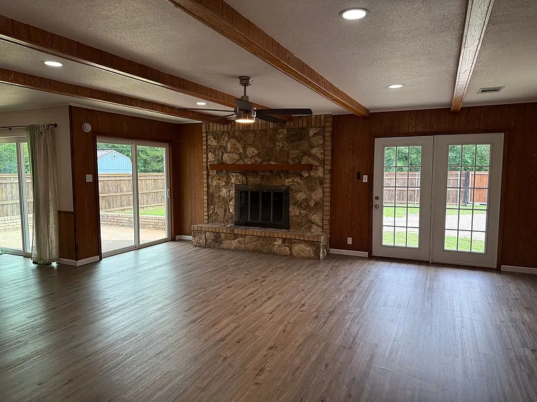 216 Randy Dr — Photo 2