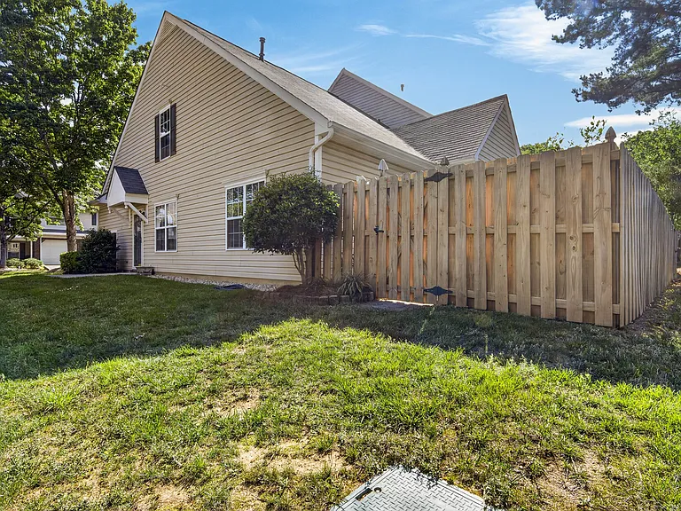8911 Bryant Field Cir — Photo 27
