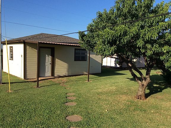 16x26 building in backyard