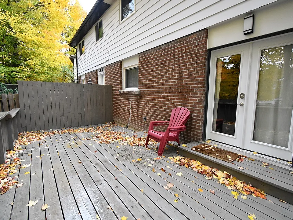 16 Woodgrove Ct