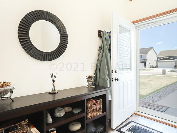 5th image of 2736 Westwood St W