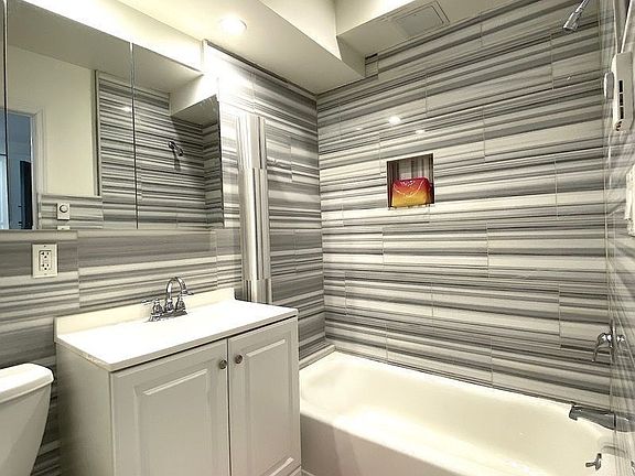 5th image of 819 9th Ave #3