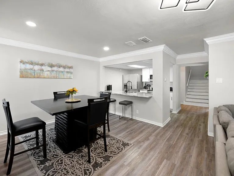 E Avenue J — Photo 8