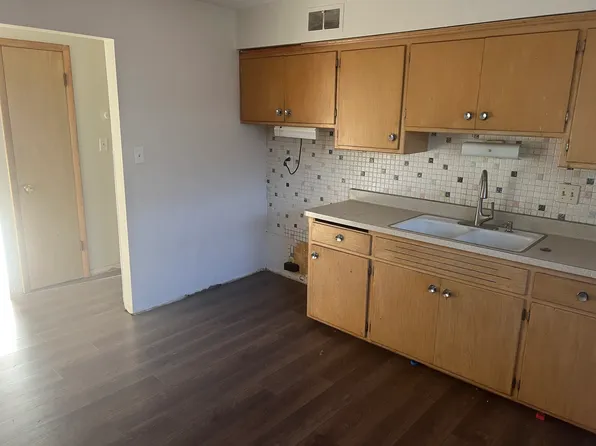 (undisclosed Address), Milwaukee, WI 53216