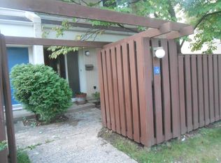 2215 Southgate Sq, Reston, VA 20191