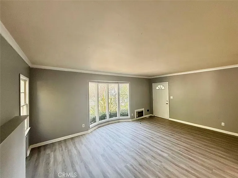 1045 Locust St — Photo 9