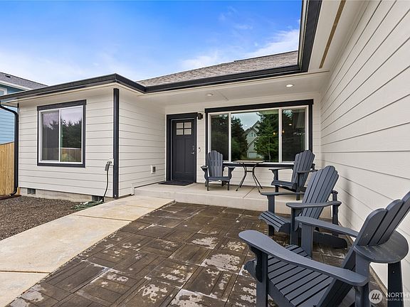 4th image of 354 Sand Dune Avenue NW