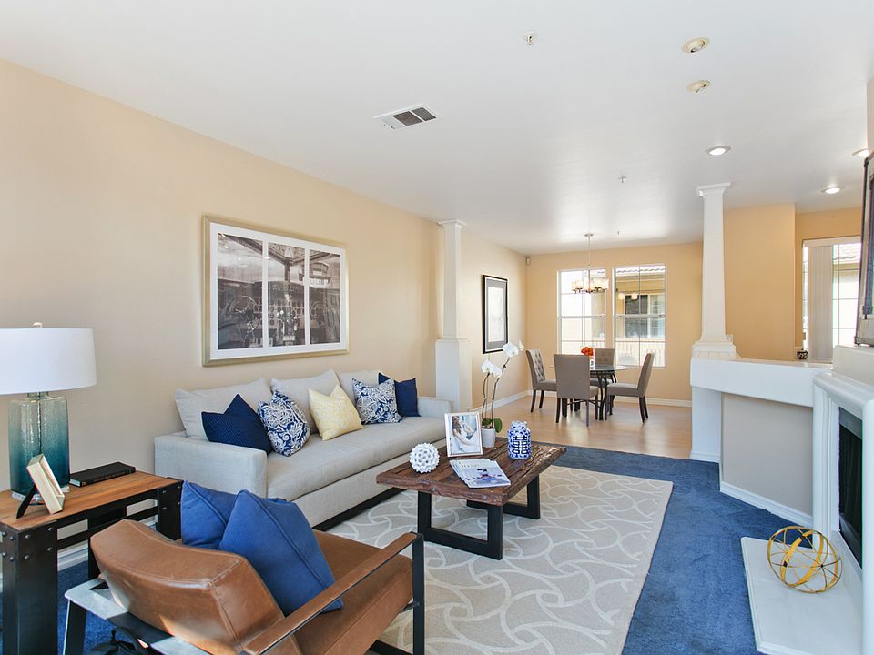 1st image of 483 W Summerfield Cir