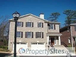 2605 Canterbury Trl NE photo 1