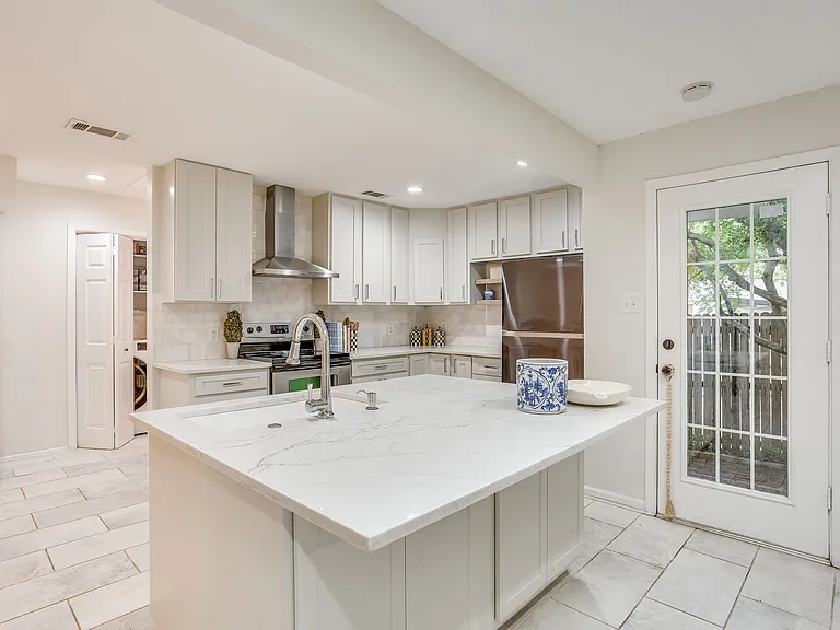 2541 Walsh Ct — Photo 15