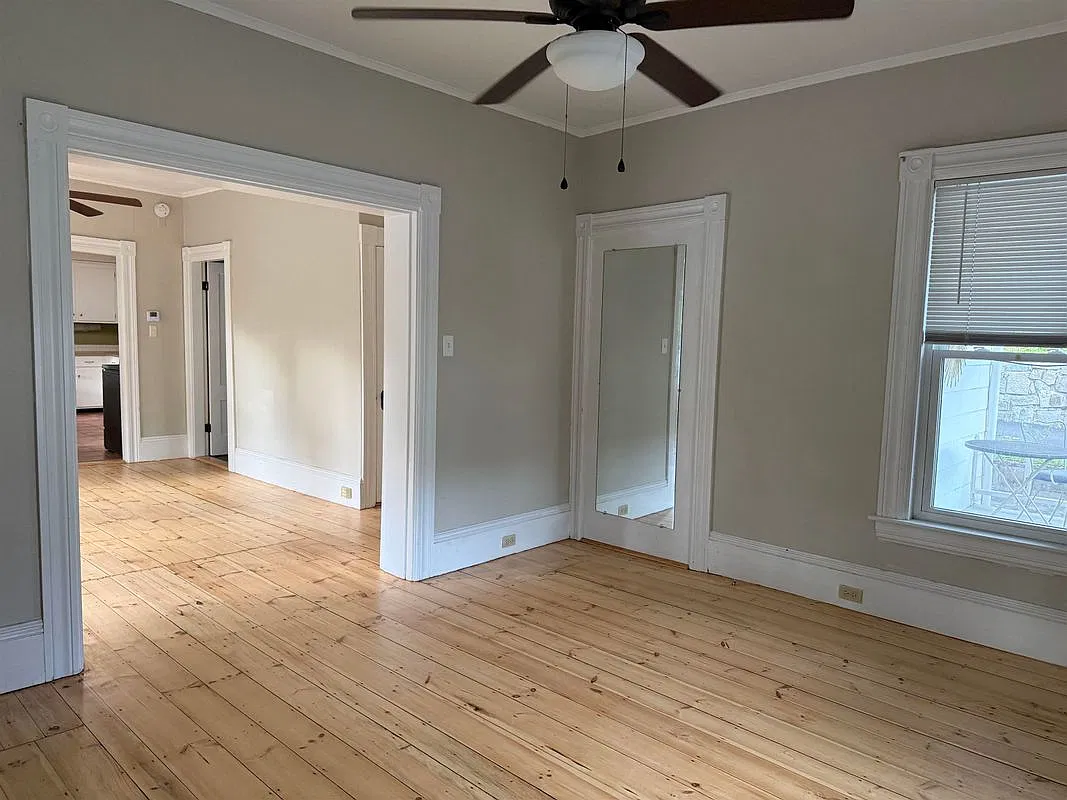2 bed, 1.0 bath, 1208 sqft, $1,900 — Photo 4