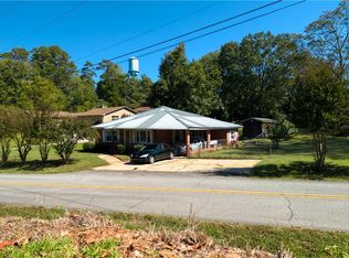 211 S Poplar St, Seneca, SC 29678
