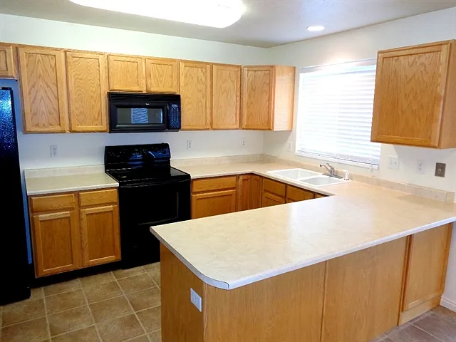 358 N Stamford Dr — Photo 3