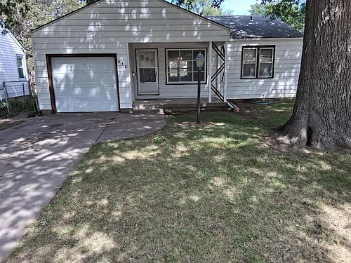646 S Pinecrest Ave Photo 1