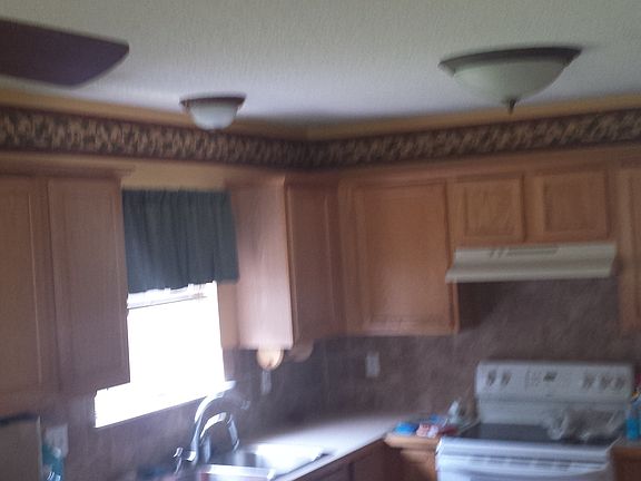 Kitchen w/bar top