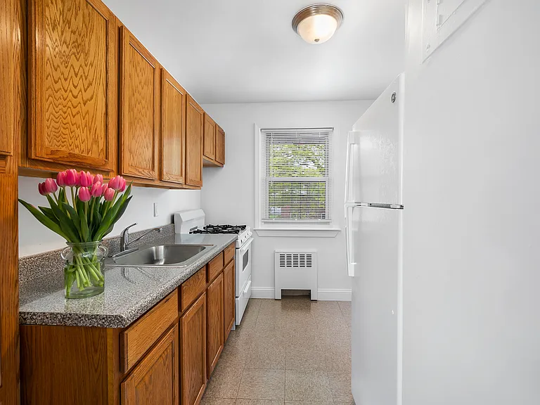 Crestwood Lake Apartments — Photo 88